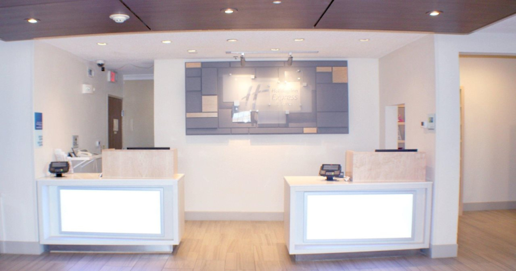 Holiday Inn Express & Suites Plainview by IHG