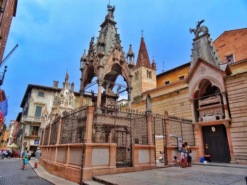 Cento passi dall' Arena