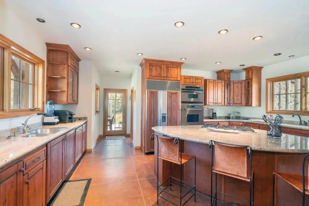 Vista House - 4 Bedroom Home + Private Hot Tub - LLH 57139