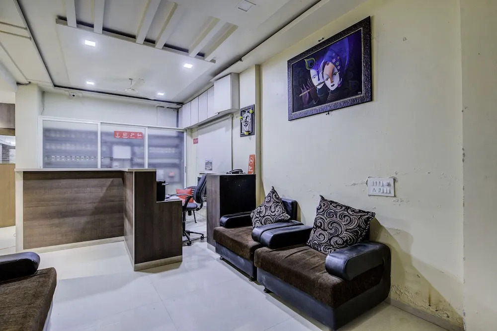 OYO 24125 Hotel Aakash