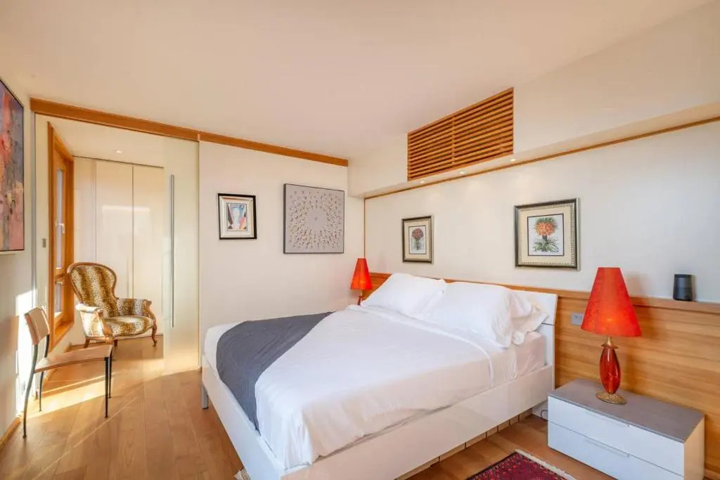 2BD Modern Apartment in Geneva Center with Rooftop by GuestLee