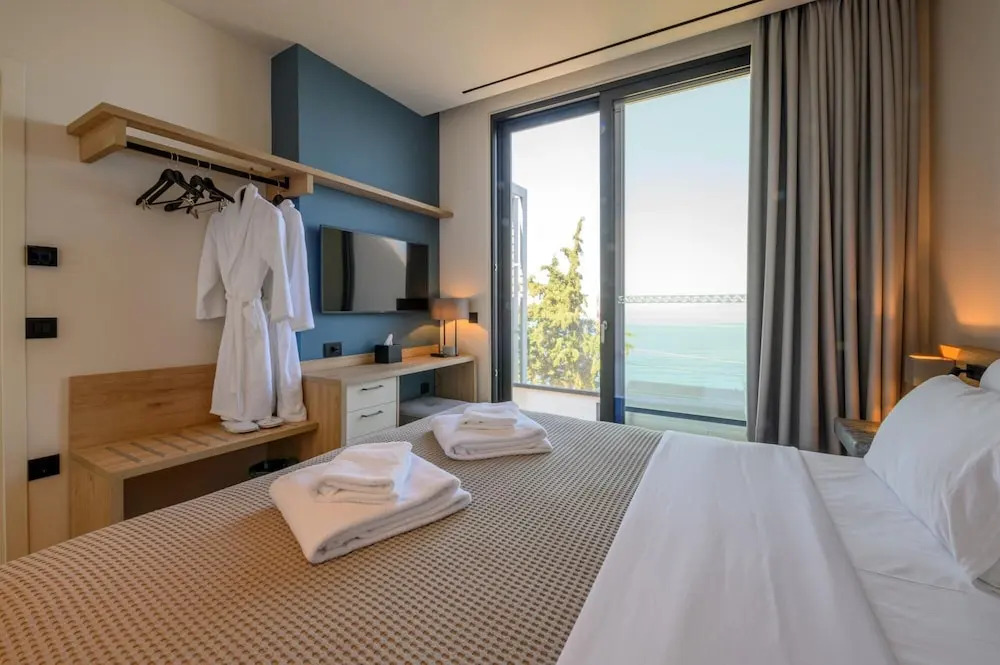 Kyma Deluxe 2 Bedroom Suite