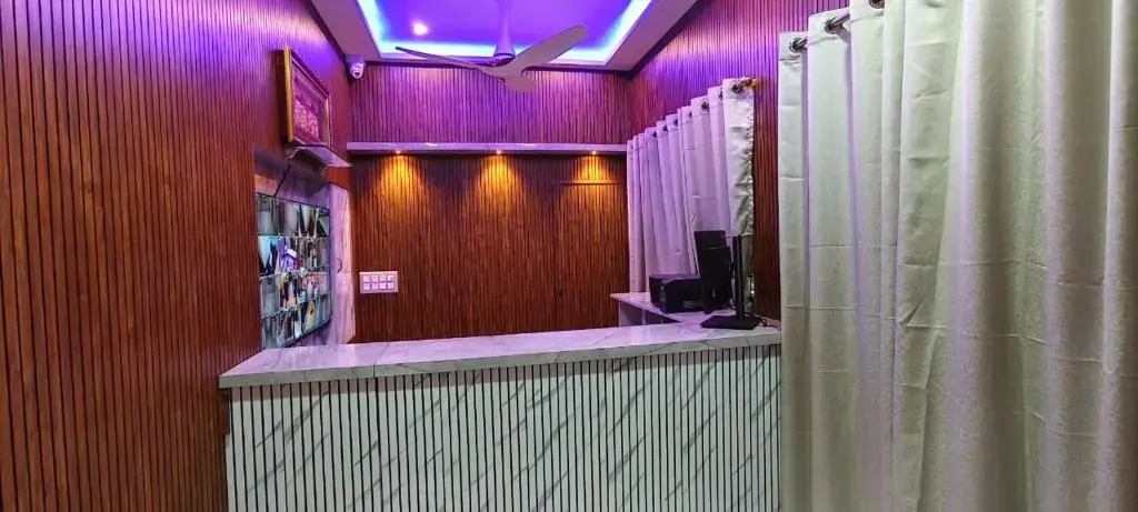 V R S Luxury AC & NON AC Male Dormitory