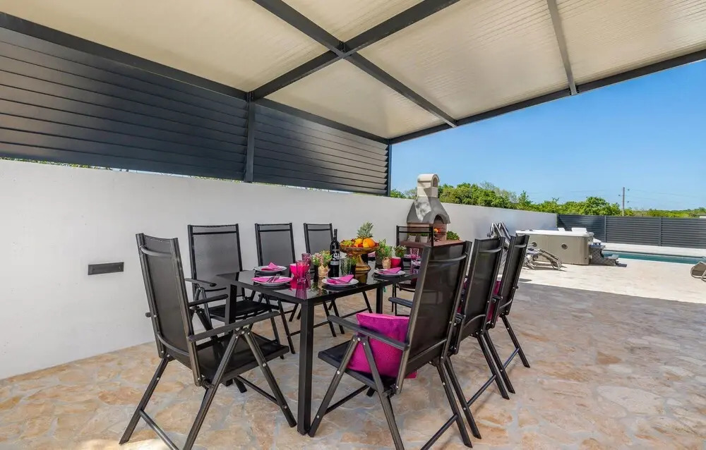 Nice Home in Valtura with Hot Tub & 4 Bedrooms
