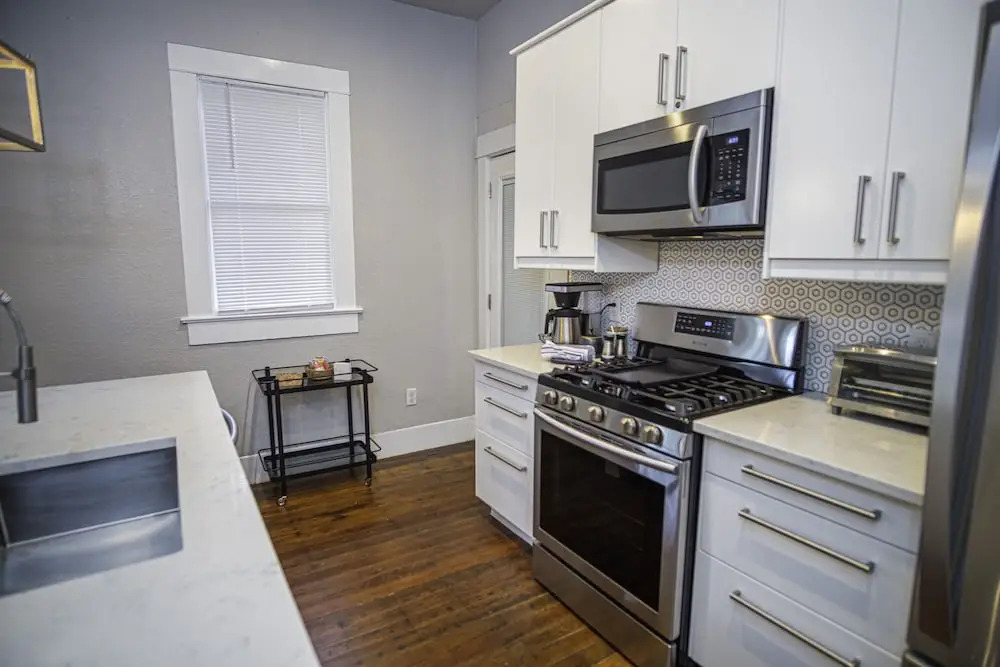 Chic Downtown Farmhouse With Garden and BBQ Grill