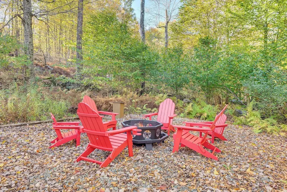 Riverfront Retreat w/ Hot Tub in Pocono Lake!