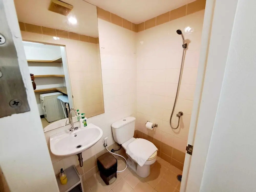 2D - 3 Bedroom Downtown Apartment With Shared Pool