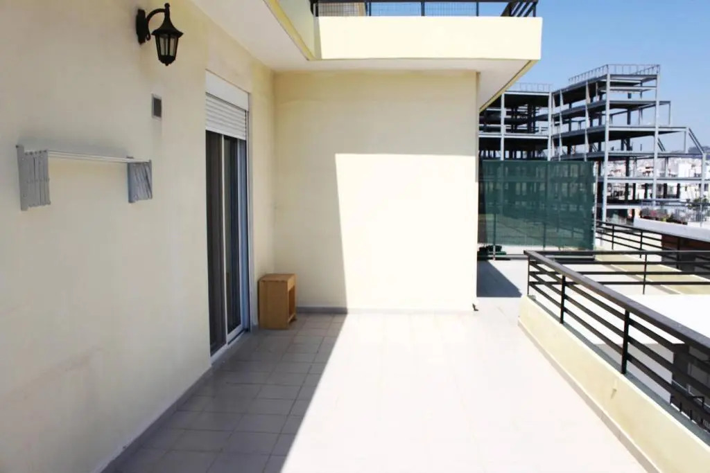Bright studio on the 4th floor • Next to Gkazi