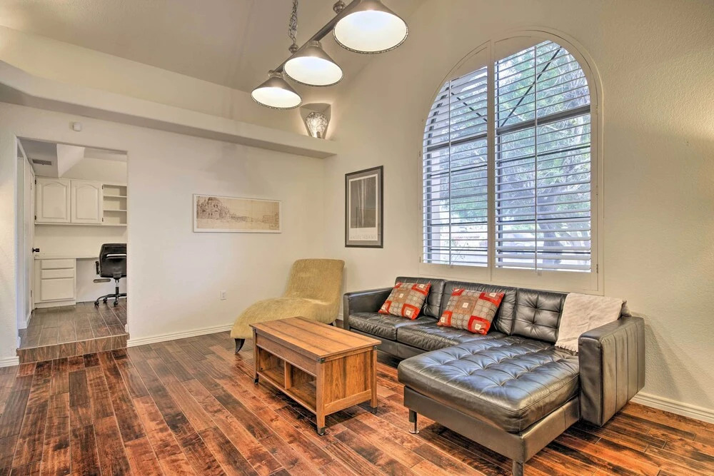 11 Mi to Phoenix: Tempe Escape w/ Patio & Bar!
