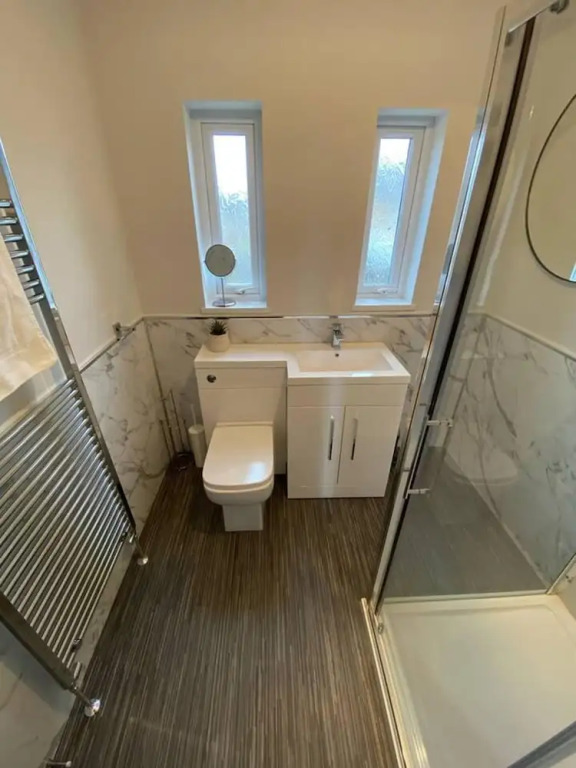 Flat - Sleeps 4 - Pet Friendly - Parking