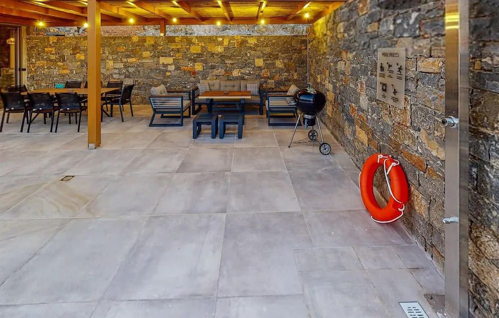 Awesome Home In Gazi, Heraklio