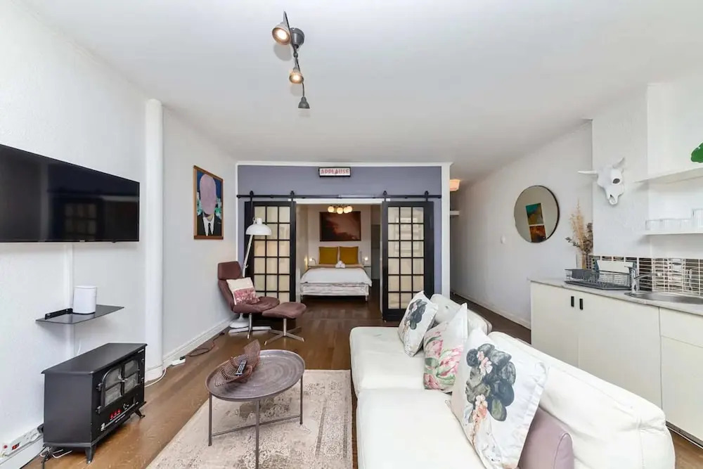 Cosy 1BD APT in the Mother City