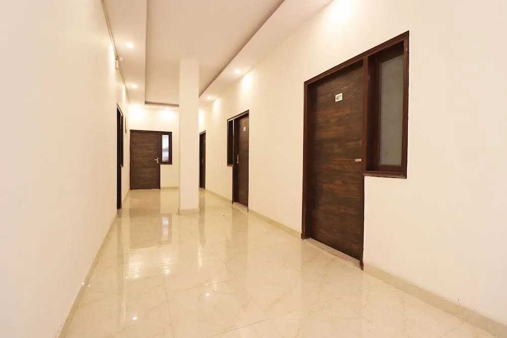 Oyo Flagship 36992 Sidharth Plaza Haiderpur