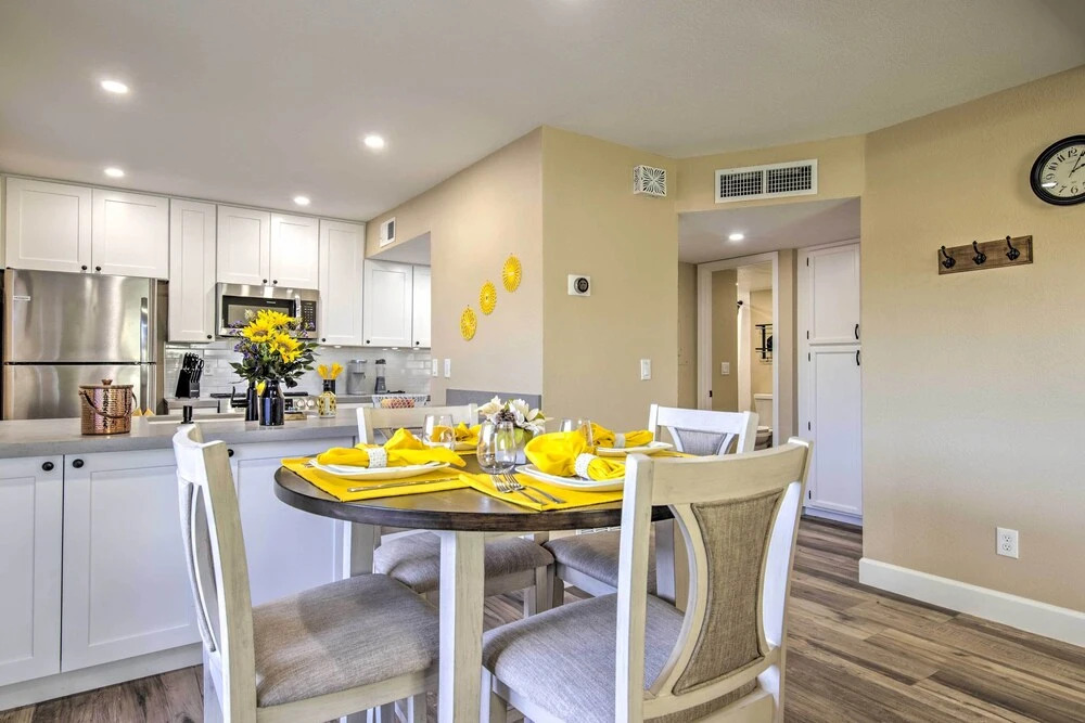 Arizona Condo w/ Community Pool & Hot Tub