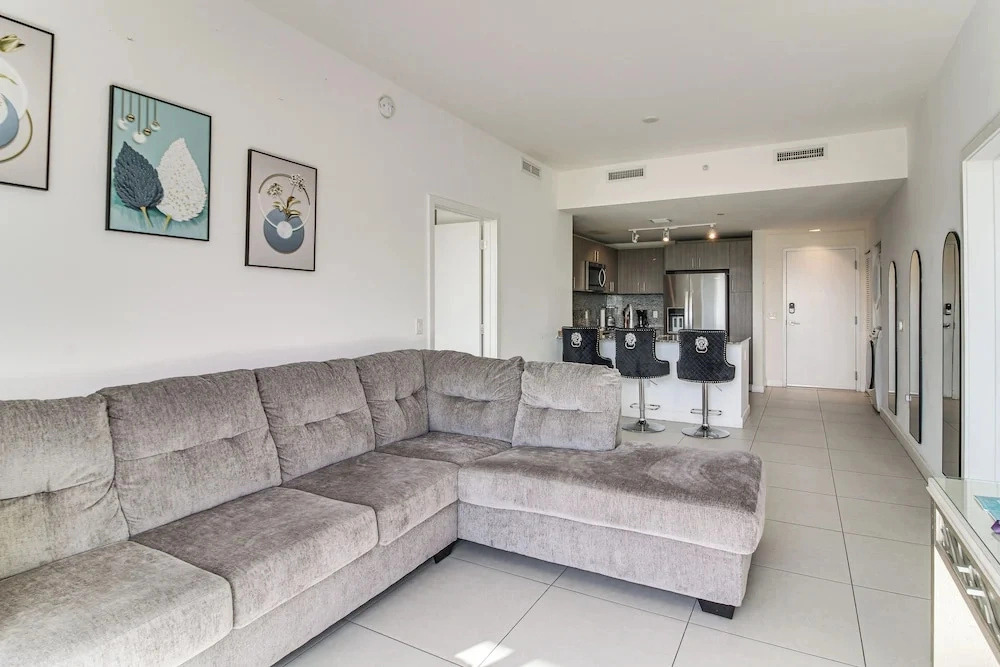 Steps to Dtwn Doral Park: Modern Group Retreat