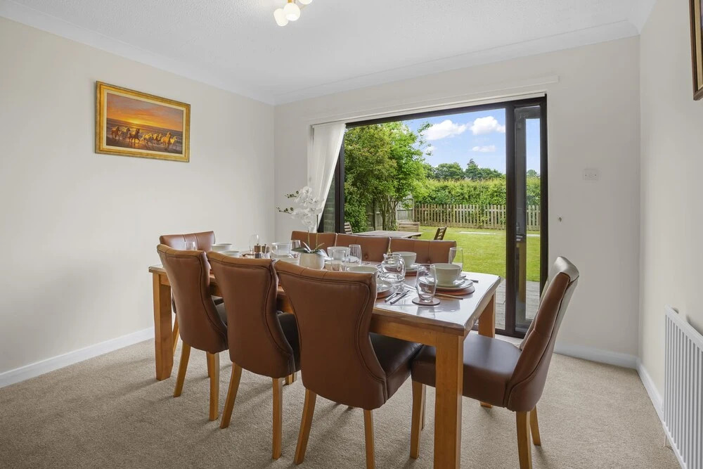 House - Sleeps 6 & Free Parking