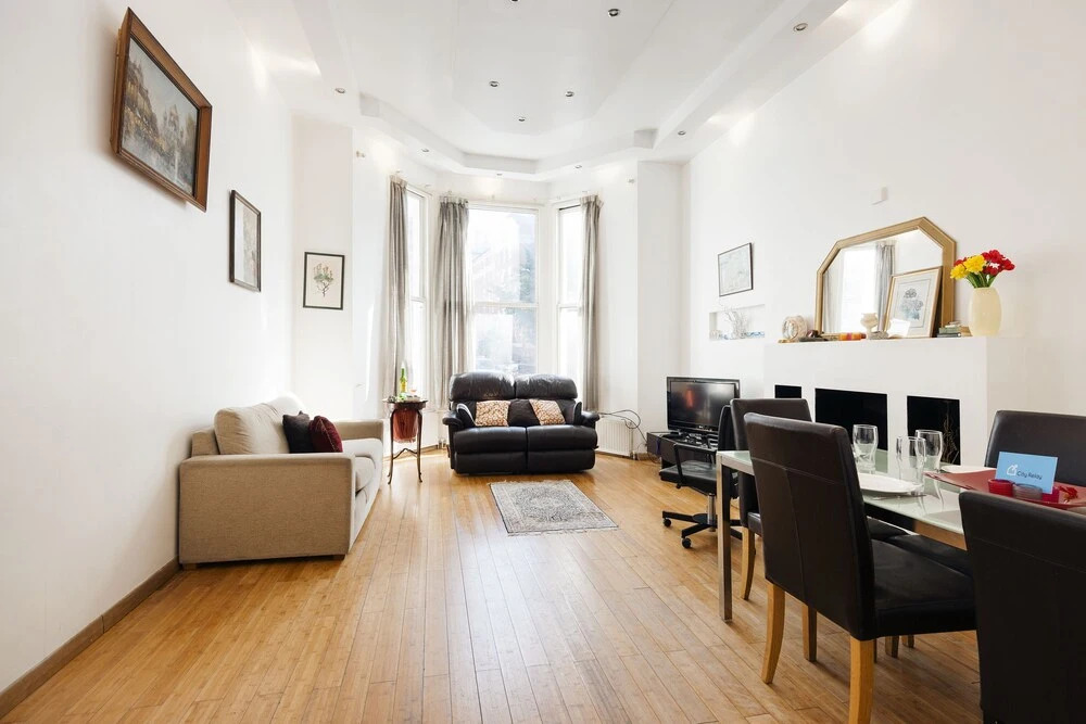 The Cheniston Gardens Abode - IA01