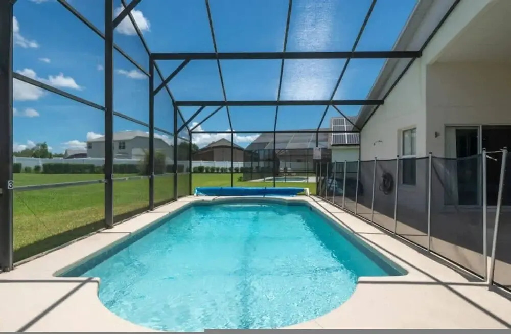 Spacious 4 bed 3 Bath Pool Home