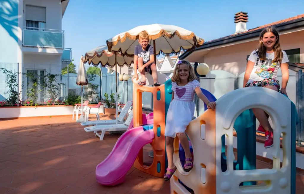 Hotel Villa dei Fiori - sul mare con piscina