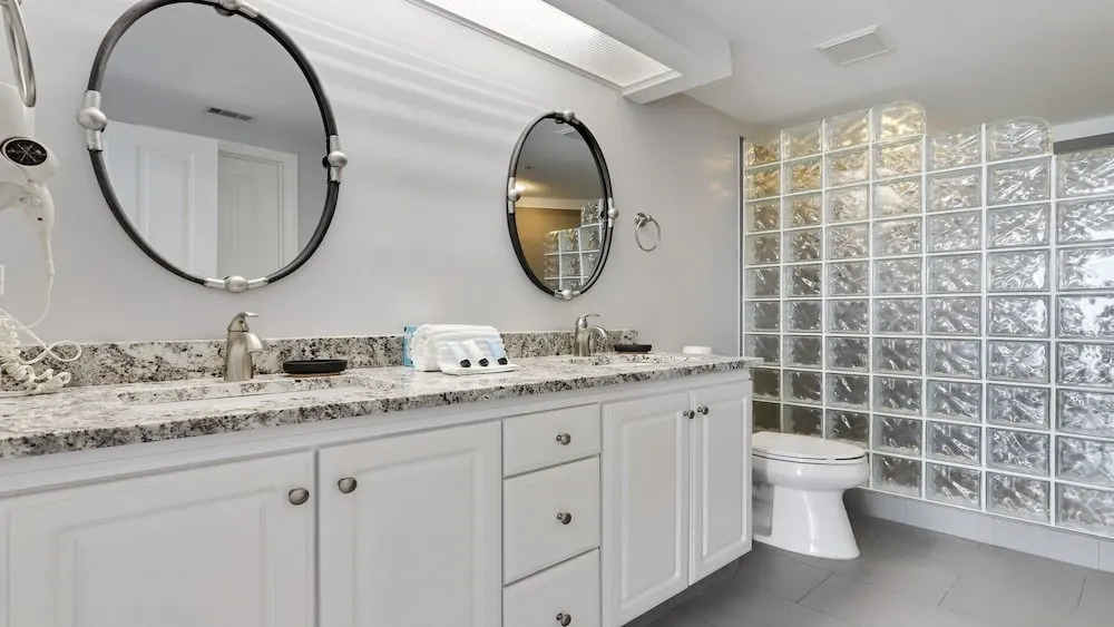 3506 Windsor 2 Bedroom Condo