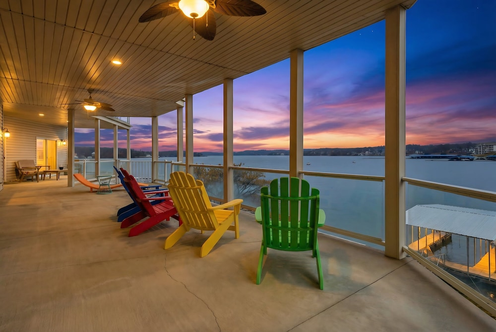 Lakefront House w/ Boat Slip, 2 Levels & Pool Table by Dog Days at the 19mm