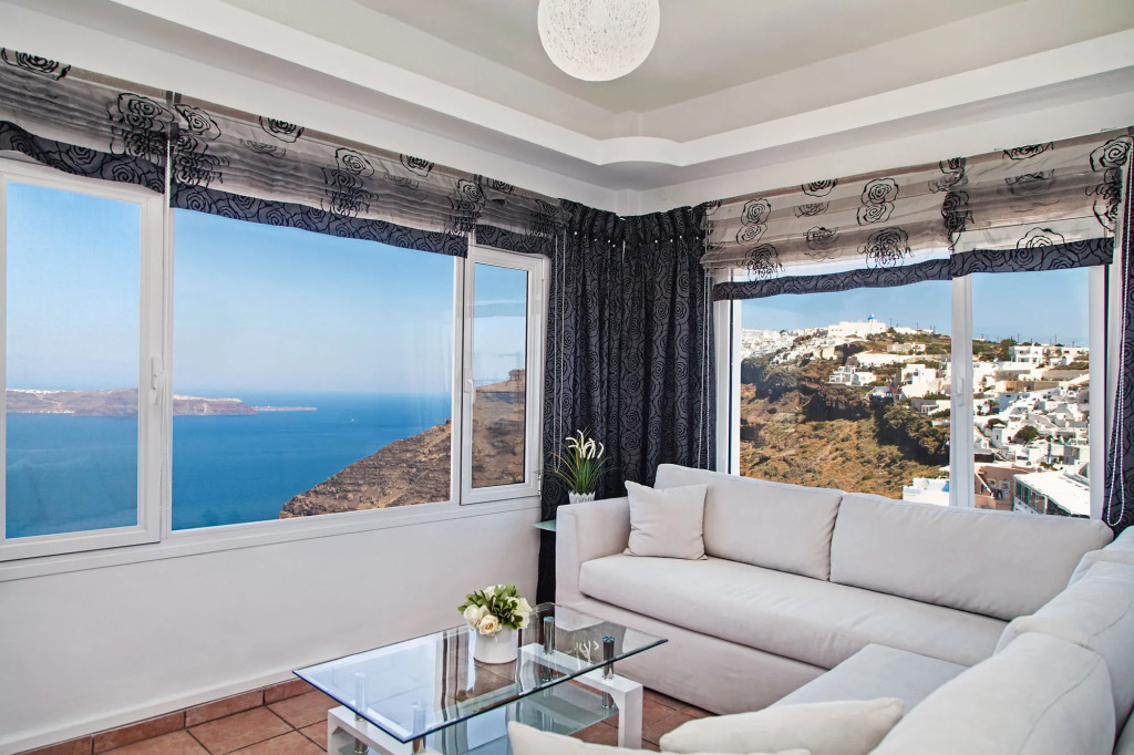 Airth Santorini Suites