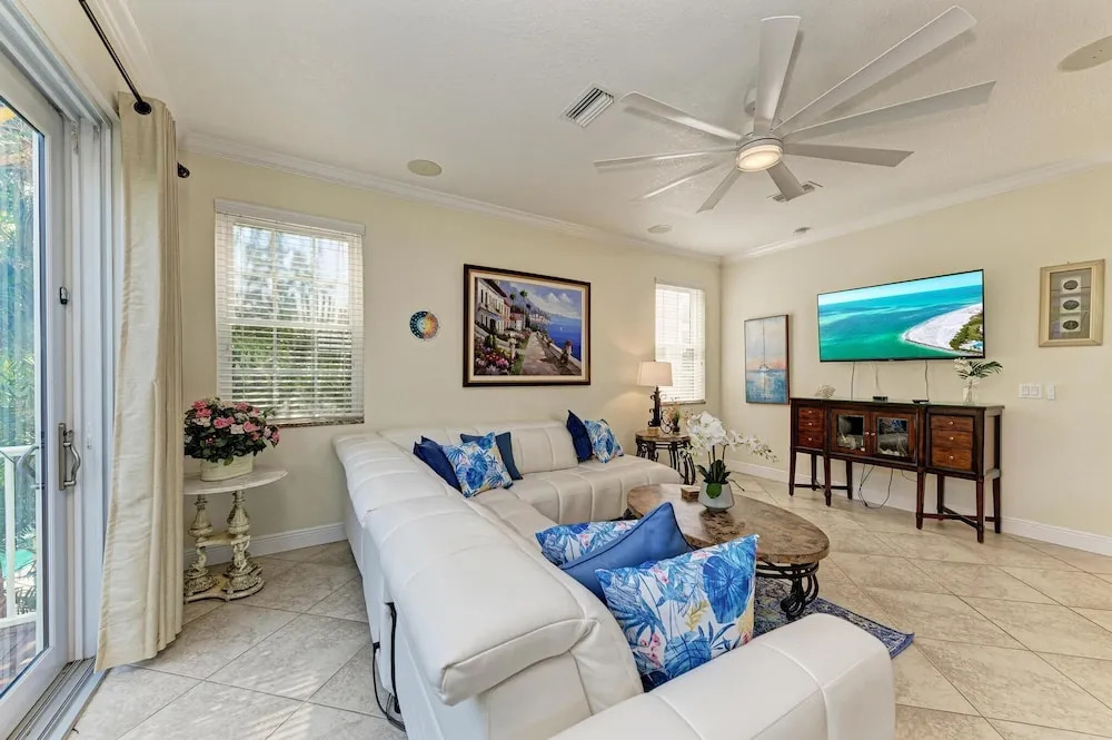 Beautiful Northshore Beauty- 5 Bed-4ba Private Pool Great Location