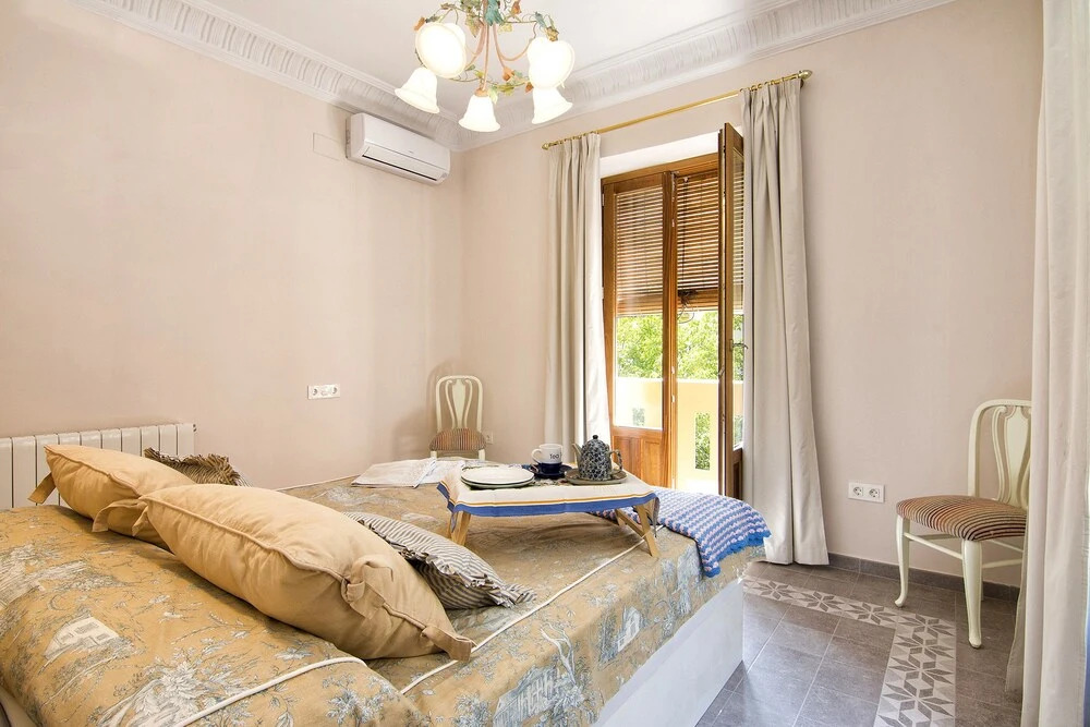 Bright & Elegant City Centre 3 BR Apart