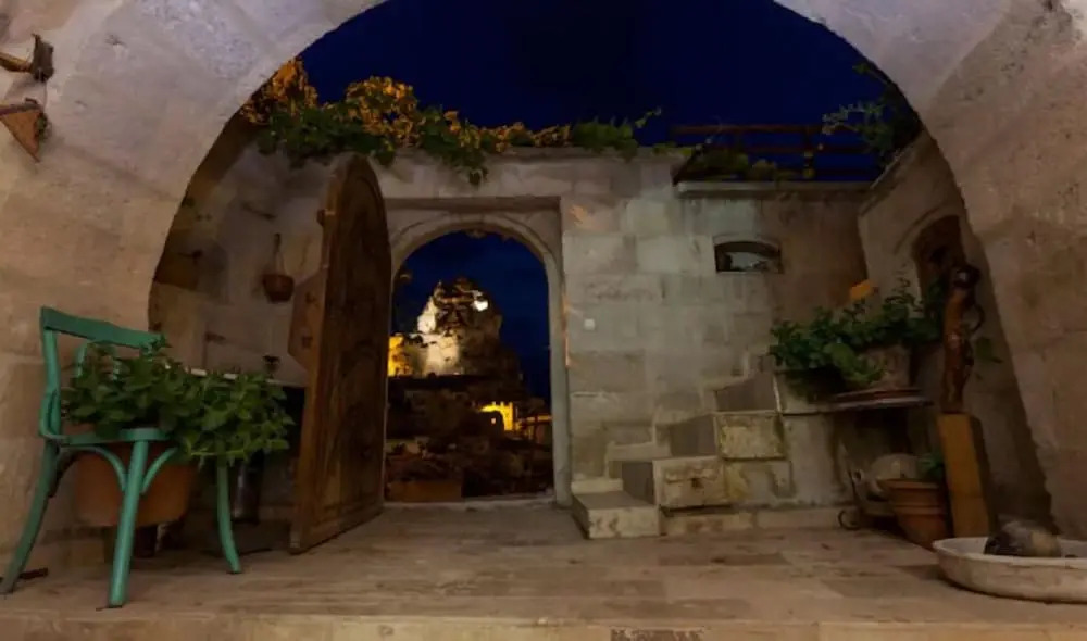 Patisca Cave House