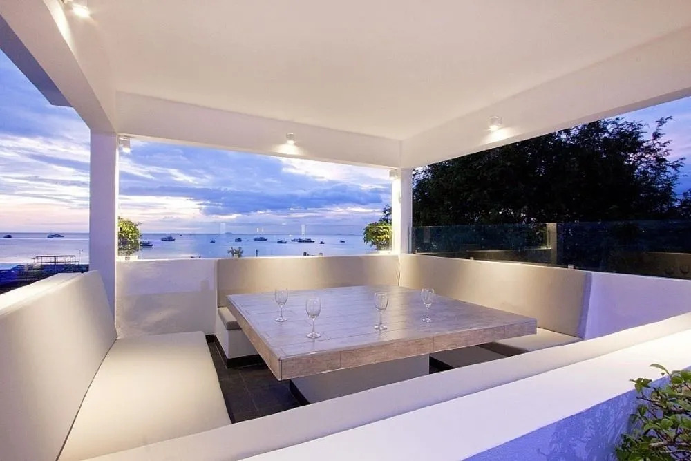 Na Jomtien Beachfront Villa