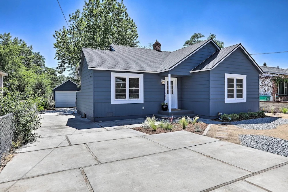Hot Tub, Fire Pit: Midtown Reno Oasis!