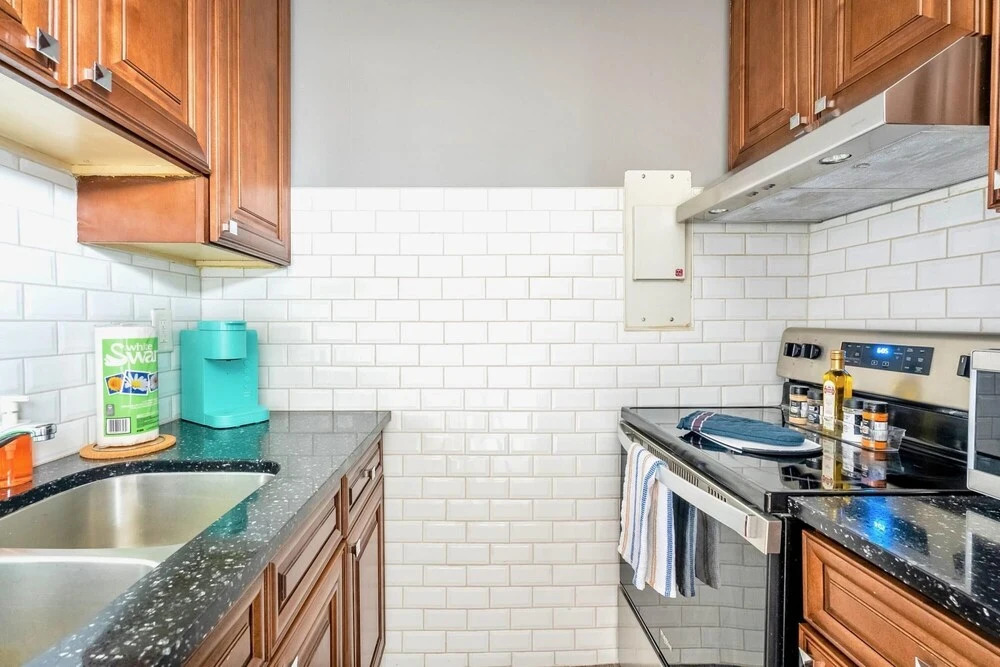 2BR Apt w King Bed and Netflix- Prime Location