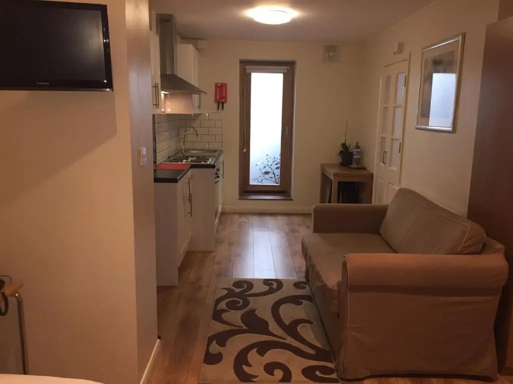 Lyall Apartment Hotel