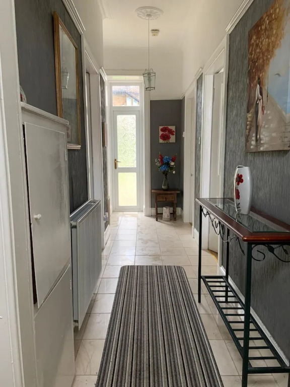Homely Spacious Cottage in Central Location