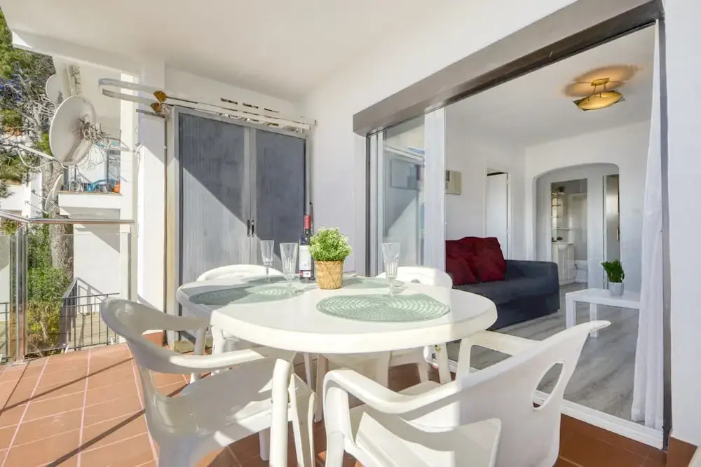 Apartment in Rosas Near Playa de Canyelles
