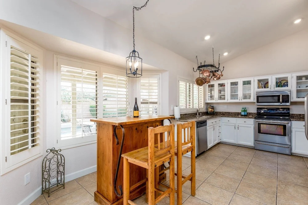 Casa Willow 4 Bedroom Home by RedAwning