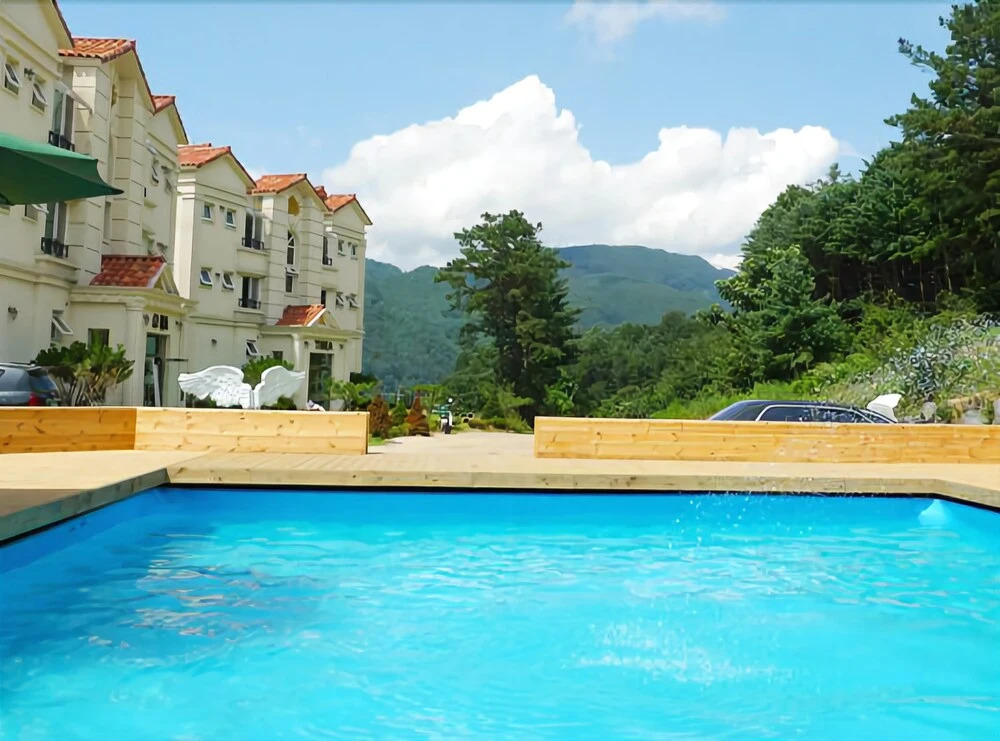 Nami Island Thira Pension