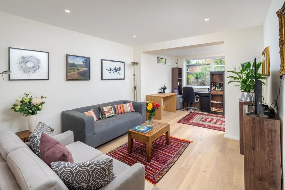 Stylish 2-bed Flat w/ Private Garden in Tooting, South London