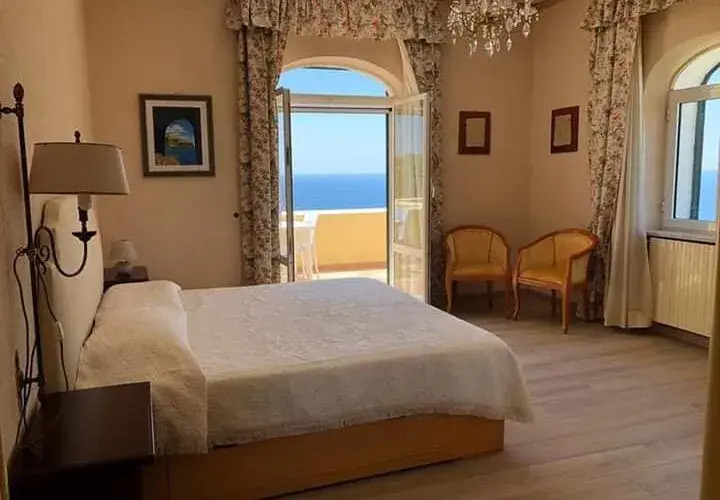 Tropical Holiday Room