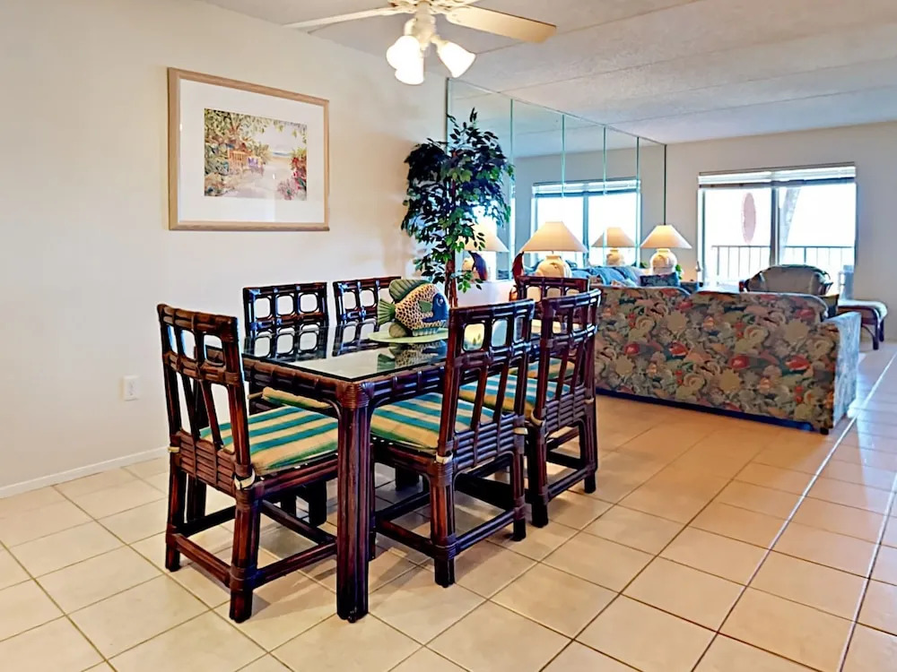 4400 Gulf Blvd Condo Unit 207