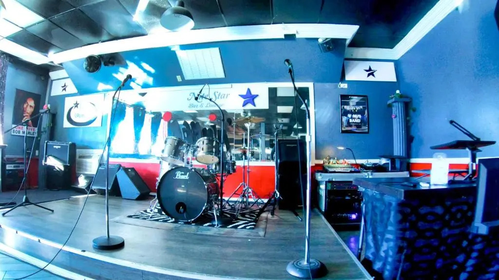 R Nite Star Hotel At Arlington Entertainment District