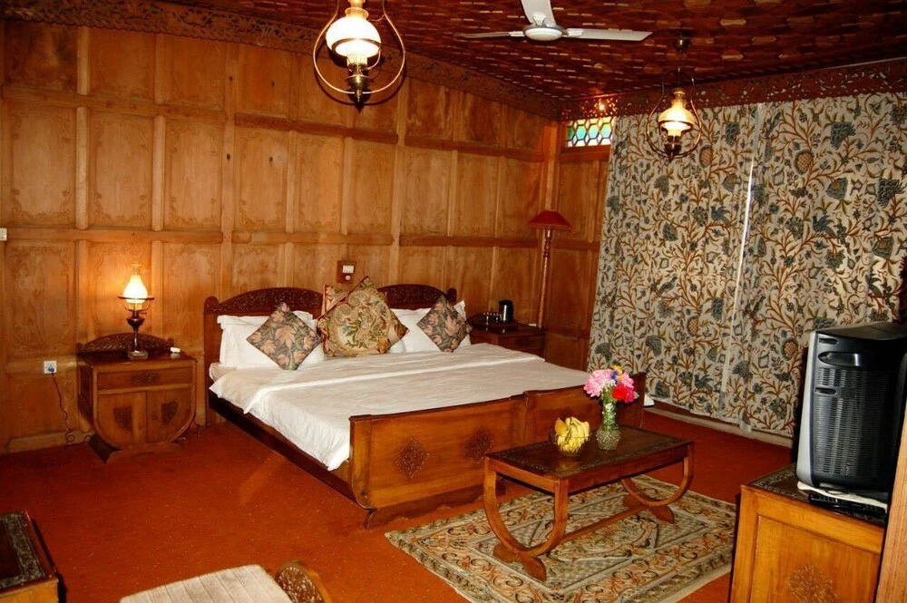 New Alexandra Houseboats