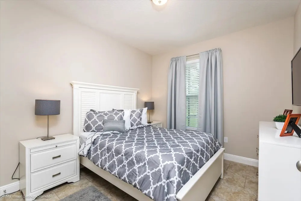 Solterra - 4167 Oaktree Drive