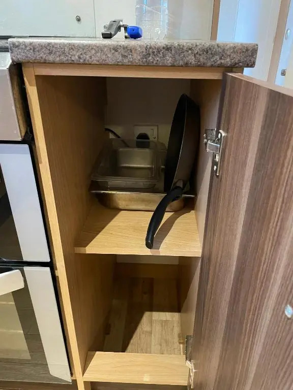 Caravan - Sleeps 10 - Pet Friendly - Parking