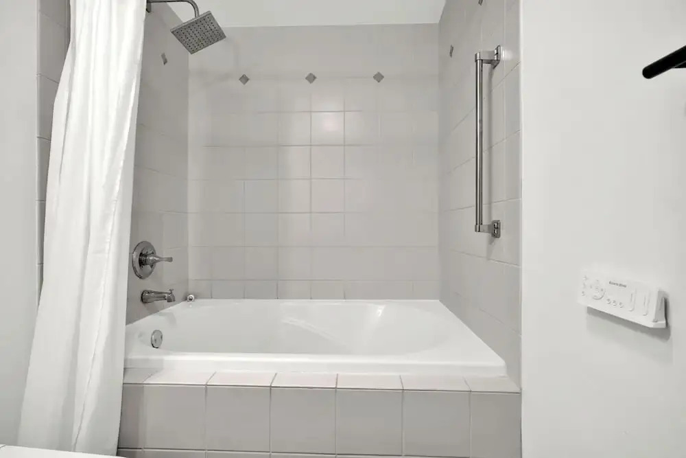 Ocean View 2 Bedroom in Coconut Grove