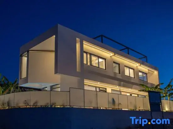 Luxury Villa Mirror - 200meters From The Beach