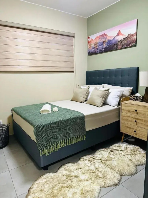 Cosy two Bedroom Apartment for Short and Long Stays Rental