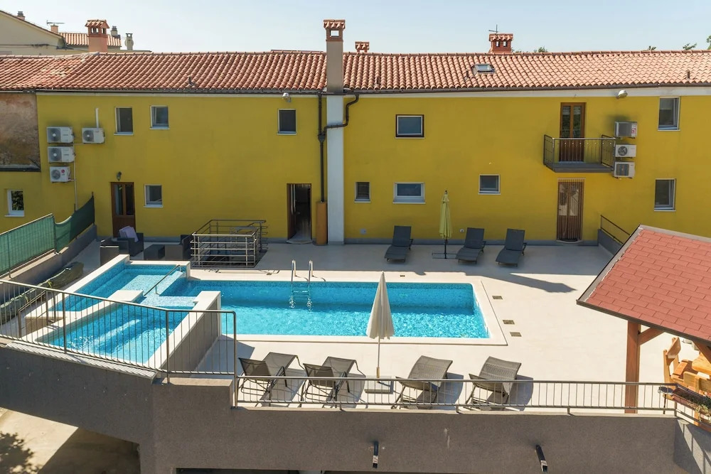 Pool House Klarina - Happy Rentals
