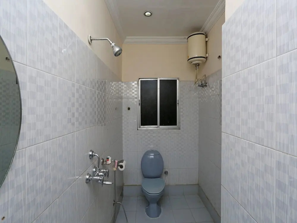 OYO 11888 Rasbehari Avenue