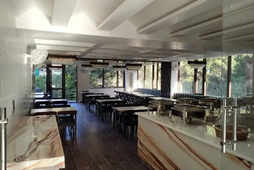 Hotel Leosh Lansdwone